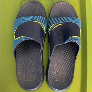 High Tide Men's Blue and Yellow Sandals